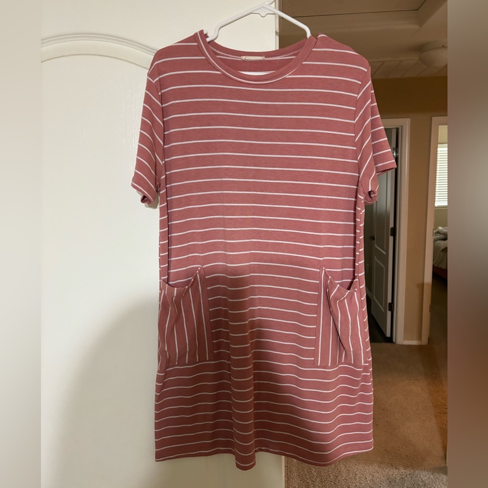 Casual Mauve-Pink Striped Short-Sleeve Mini Dress with Pockets